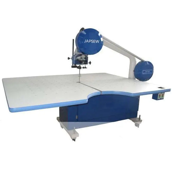 Masina pentru taiat tesatura BK-700